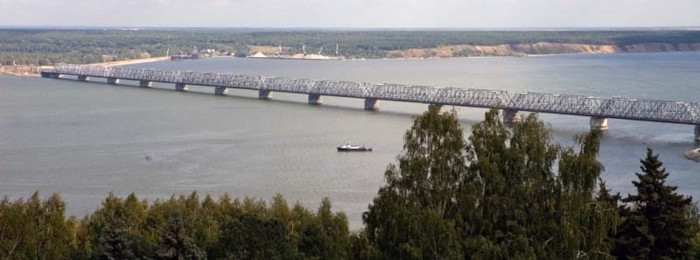 Для обслуживания двухуровневого моста через Волгу в г. Ульяновск используются смотровые агрегаты со стрелой, движением которой управляет ПЧ Delta VFD-E